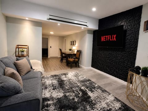 TV and multimedia, Living room, Evening entertainment