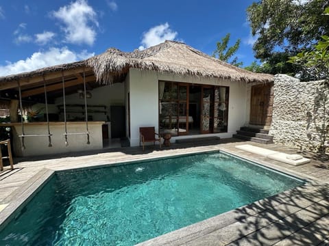 Property building, Day, Pool view, Swimming pool