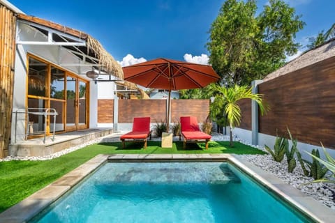 Property building, Garden, Pool view, Swimming pool, sunbed