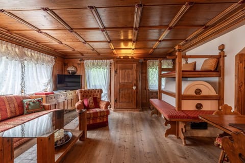 Communal lounge/ TV room, Living room
