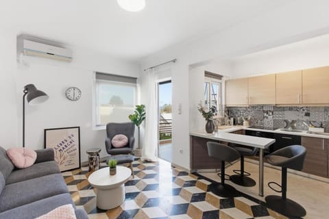 Kitchen or kitchenette, Living room, Seating area, Dining area, air conditioner