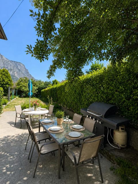 Patio, View (from property/room), Balcony/Terrace, Dining area, Garden view, Mountain view