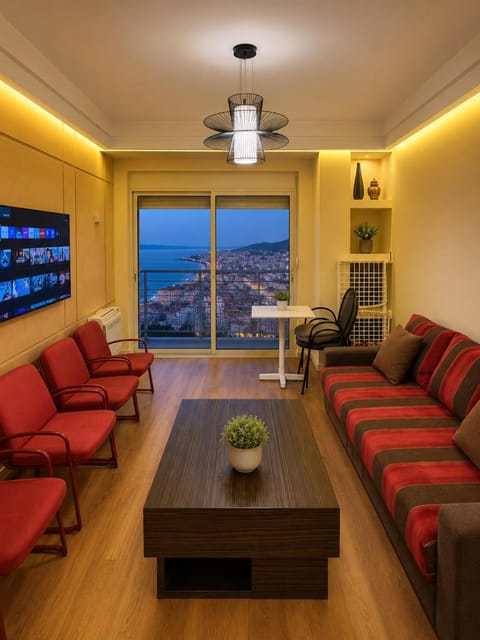 Communal lounge/ TV room, TV and multimedia, Living room, Seating area, Dining area, Evening entertainment, Sea view, Sea view