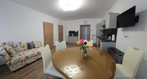 Communal lounge/ TV room, Kitchen or kitchenette