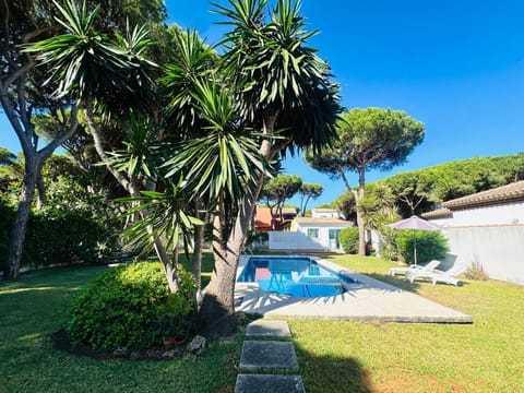 Off site, Garden, Swimming pool