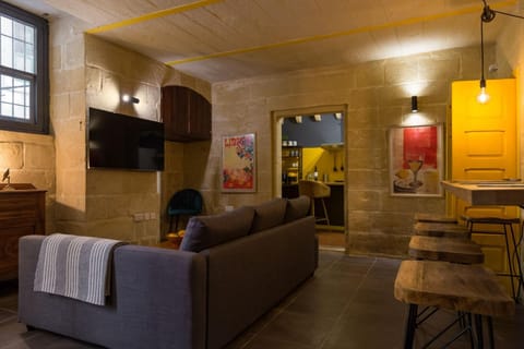 Communal lounge/ TV room, TV and multimedia, Living room, Seating area