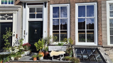 Property building, Patio, Balcony/Terrace
