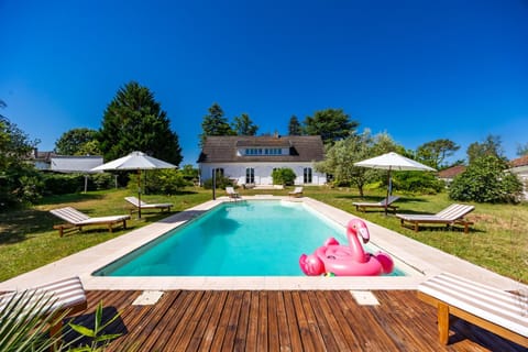 Garden view, Pool view, Swimming pool, sunbed