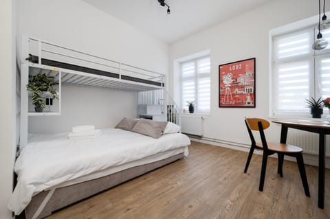 Bed, Living room, Photo of the whole room, Seating area, Dining area, Bedroom