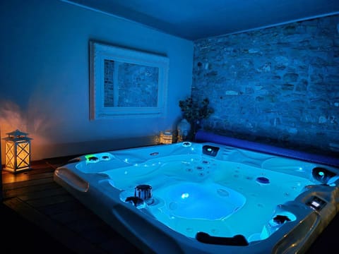 Hot Tub, Spa and wellness centre/facilities