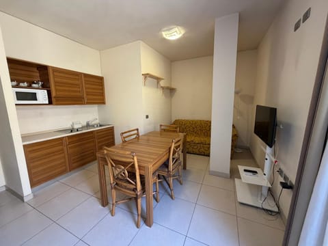 TV and multimedia, Kitchen or kitchenette, Living room, Seating area, Dining area, pet friendly, stove