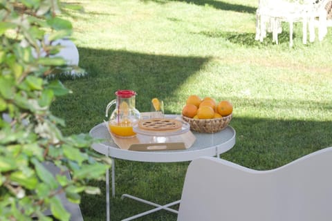 Garden, Food and drinks, Food, Garden view