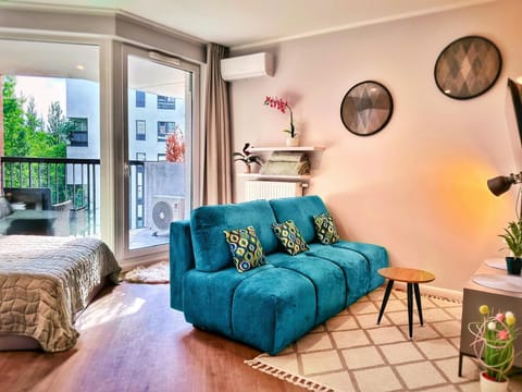 Bed, Living room, Photo of the whole room, Seating area, Bedroom