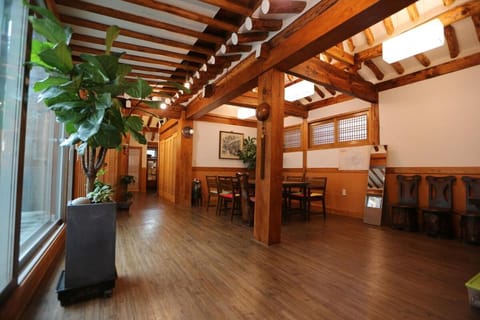 TV and multimedia, Living room, Dining area