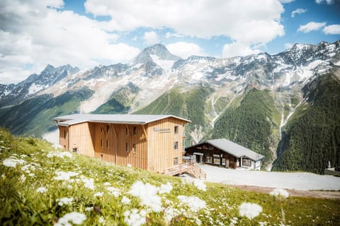 Property building, Spring, Day, Natural landscape, Mountain view