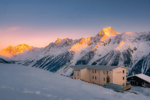 Property building, Day, Natural landscape, Winter, Mountain view
