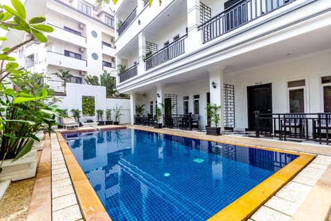 Swimming pool, Swimming pool