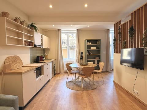 TV and multimedia, Living room, Dining area, heating, internet