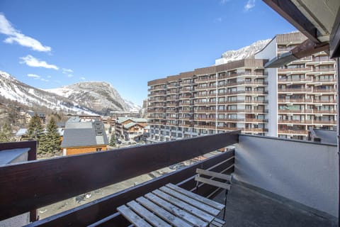 Property building, Day, Winter, Balcony/Terrace, Balcony/Terrace, City view, Mountain view, Mountain view, Time of day