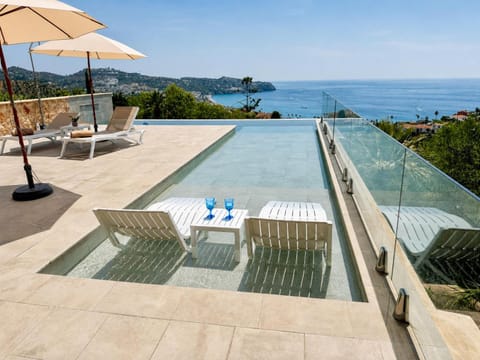 Off site, Balcony/Terrace, Sea view, Swimming pool, sunbed