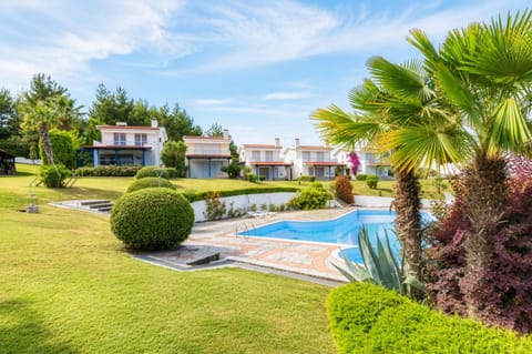 Property building, Natural landscape, Garden, Pool view, Swimming pool