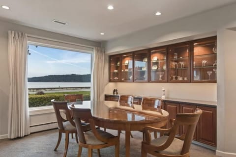 Day, Dining area, Lake view, furniture