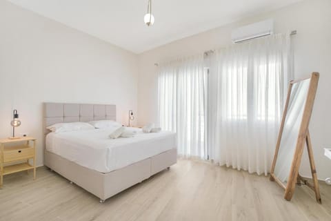 Bed, Photo of the whole room, Bedroom, towels, air conditioner