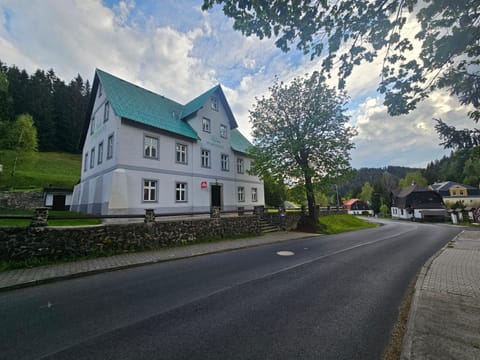 Property building, Location