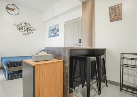 Bed, Dining area