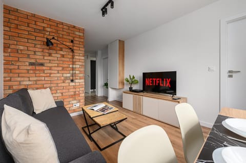 Communal lounge/ TV room, TV and multimedia, Living room, Seating area, Dining area, Evening entertainment