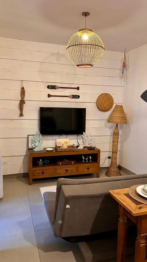 TV and multimedia, Living room, Seating area, Evening entertainment