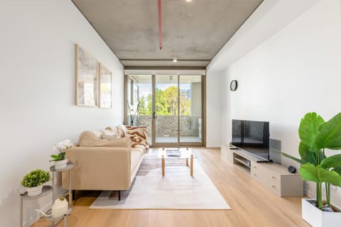 Communal lounge/ TV room, TV and multimedia, Living room, Seating area, Evening entertainment