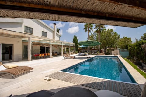 Day, Swimming pool, sunbed