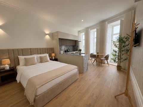Bed, TV and multimedia, Kitchen or kitchenette, Living room, Photo of the whole room, Seating area, Bedroom