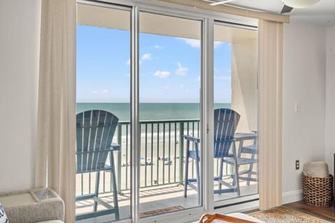 Day, View (from property/room), Balcony/Terrace, Seating area, Sea view