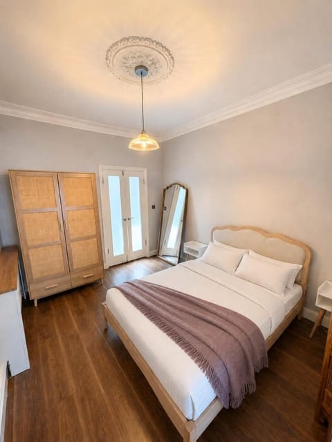 Bed, Photo of the whole room, Bedroom, wardrobe