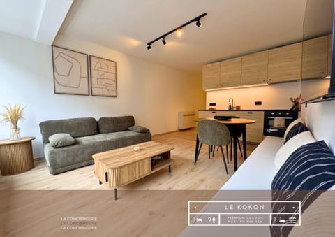 Bed, TV and multimedia, Kitchen or kitchenette, Living room, Seating area, Dining area
