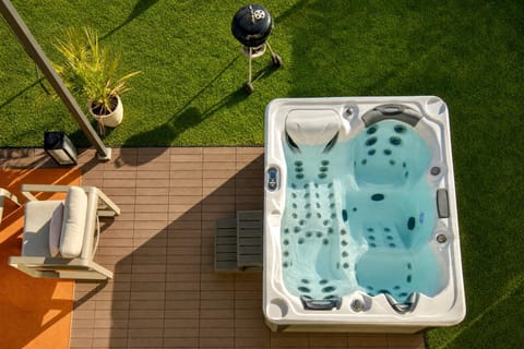 Natural landscape, Hot Tub, Pool view, Swimming pool, sunbed
