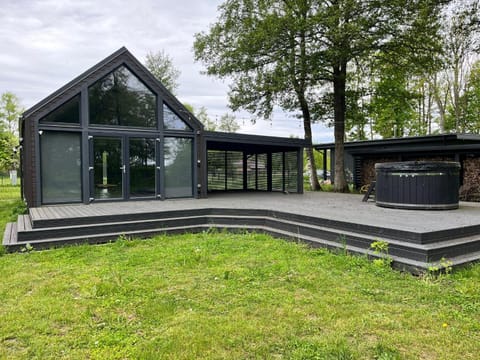 Property building, Day, Garden, Hot Tub