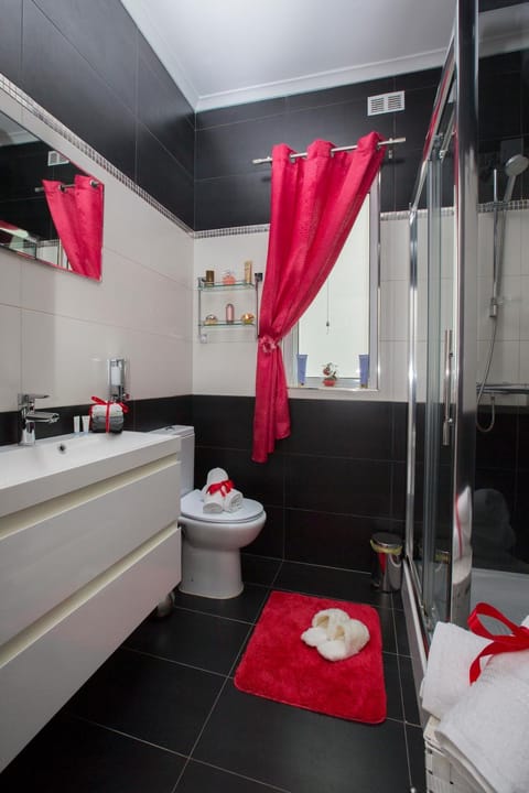 Shower, Toilet, Bathroom