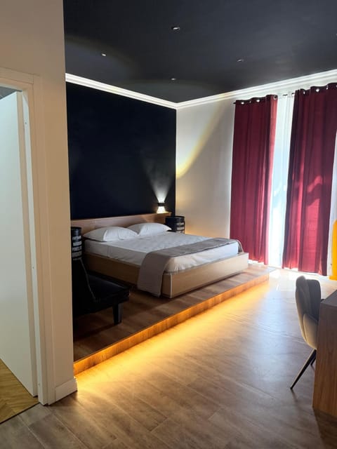 Bed, Photo of the whole room, Bedroom