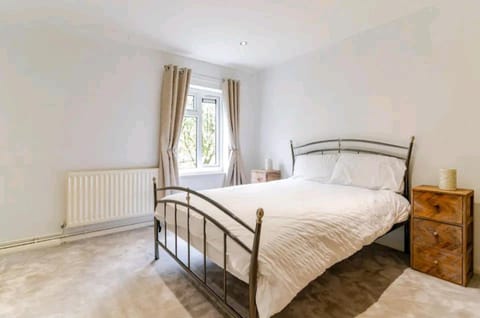 Bed, Bedroom, internet