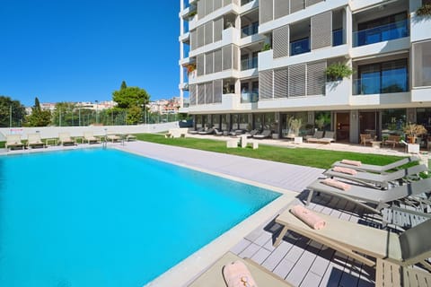 Day, Pool view, Swimming pool, sunbed