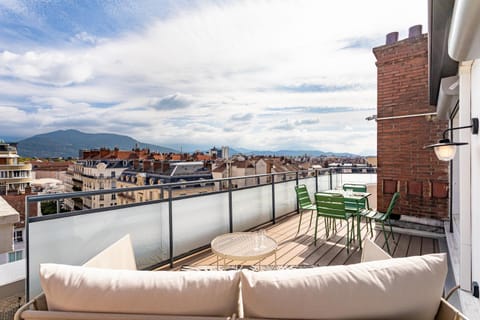 Balcony/Terrace, Balcony/Terrace, Mountain view