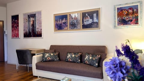 Living room, Decorative detail, Seating area
