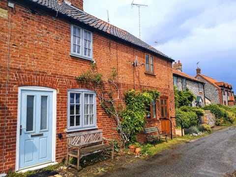 Property building, Street view, Quiet street view
