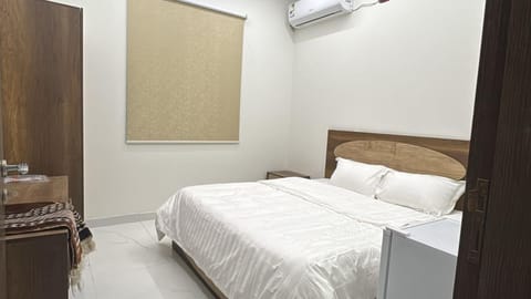 Photo of the whole room, Bedroom, air conditioner