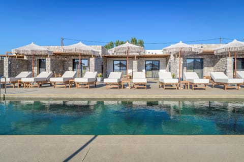 Swimming pool, sunbed