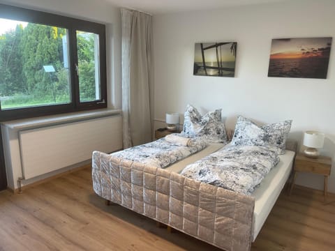 Bed, BBQ facilities, Garden, Garden, Photo of the whole room, Bedroom, Garden view, Garden view, Mountain view, internet, internet