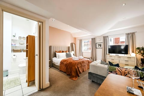 TV and multimedia, Seating area, Bedroom, towels
